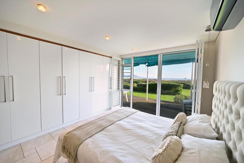 To Let 3 Bedroom Property for Rent in Dolphin Beach Western Cape